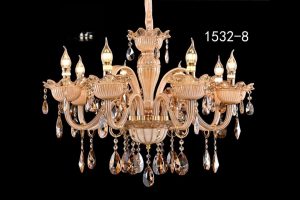 لوستر کلاسیک وارداتی 1532-8 ناب لوستر با طراحی باکارات شیشه‌ای عسلی، 8 شعله، جام‌های شیاردار و آویزهای کریستالی اشکی شکل برای پذیرایی و ناهارخوری لوکس در تهران"